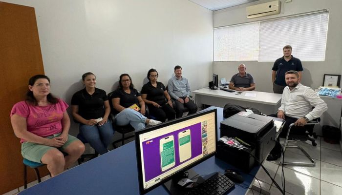 Guaraniaçu - A Secretaria de Indústria, Comércio e Turismo realiza reunião para discutir a implantação de cursos de qualificação profissional